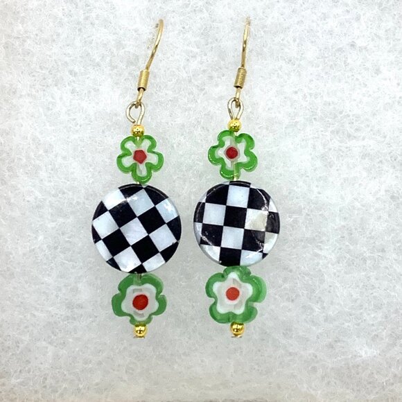 Black & White Checkerboard Lime Green Flower Handmade Bead Earrings LR149 - Picture 3 of 5